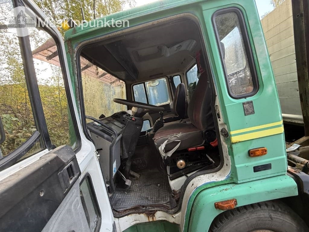 Camión volquete Volvo FL 611: foto 44
