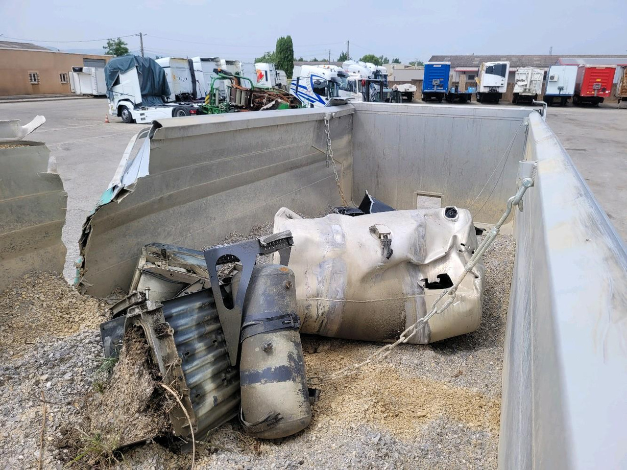 Semirremolque volquete BENALU BENNE C39 3 ESSIEUX: foto 9