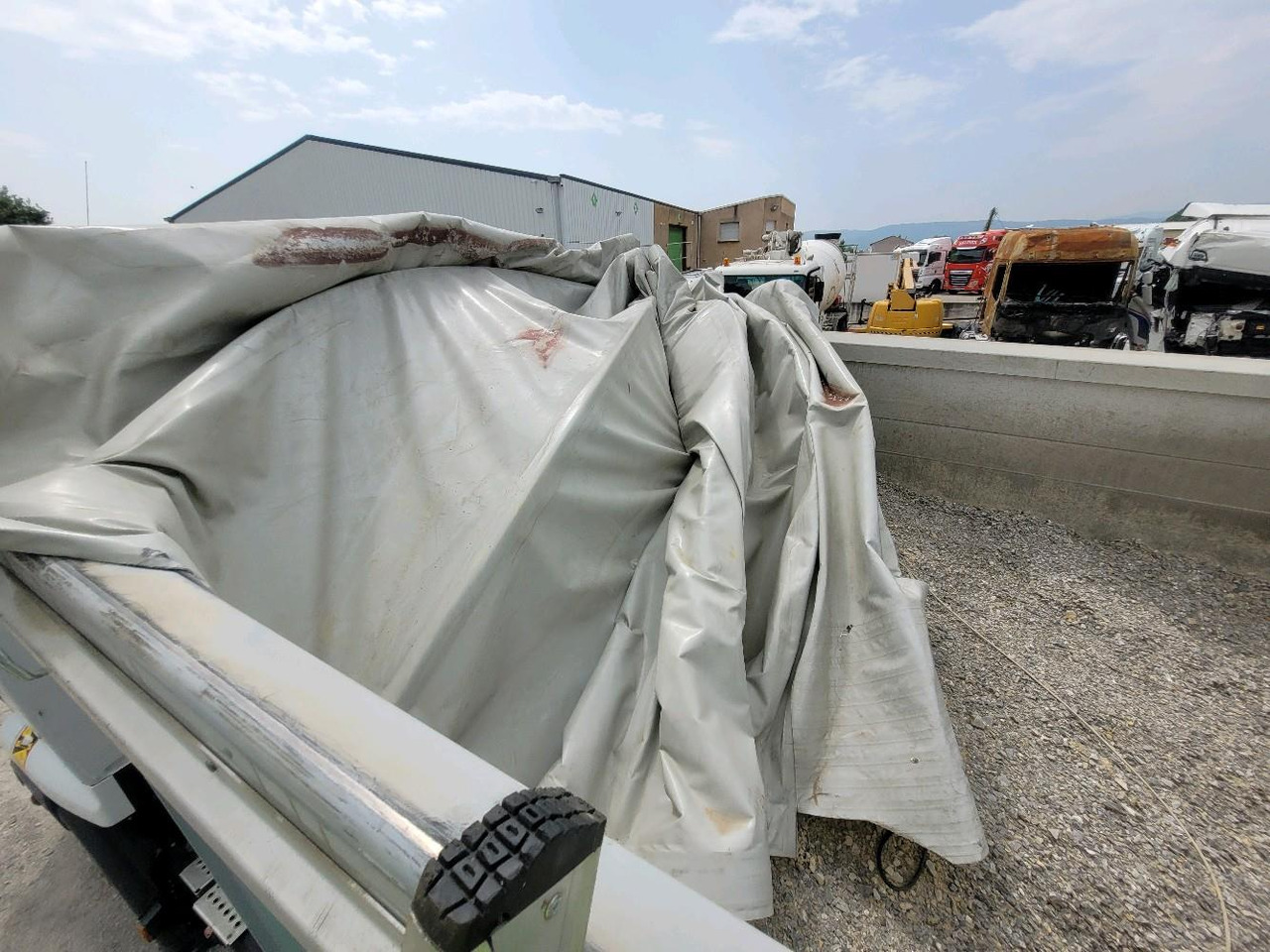 Semirremolque volquete BENALU BENNE C39 3 ESSIEUX: foto 10