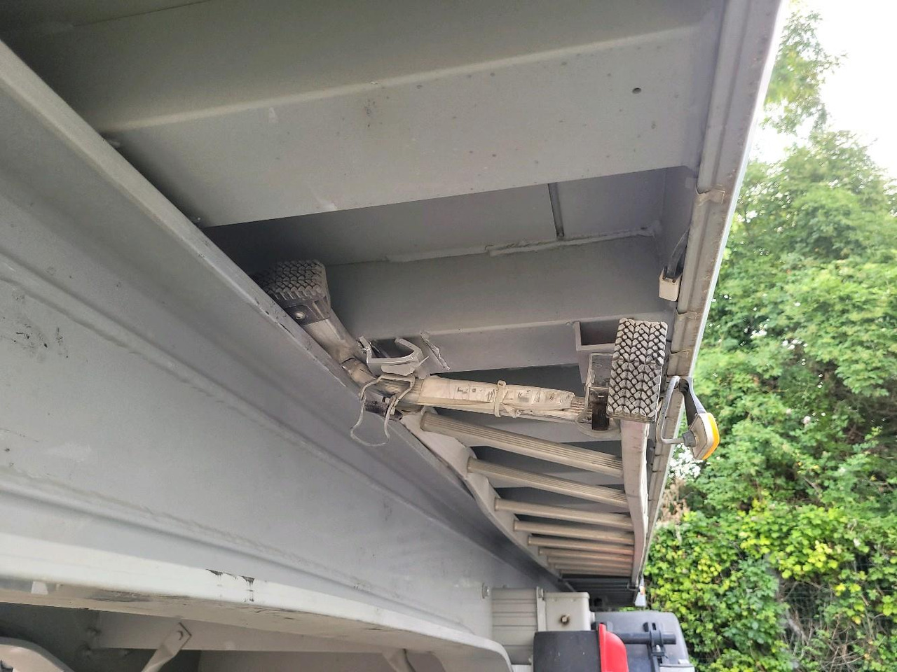 Semirremolque volquete BENALU BENNE C39 3 ESSIEUX: foto 18