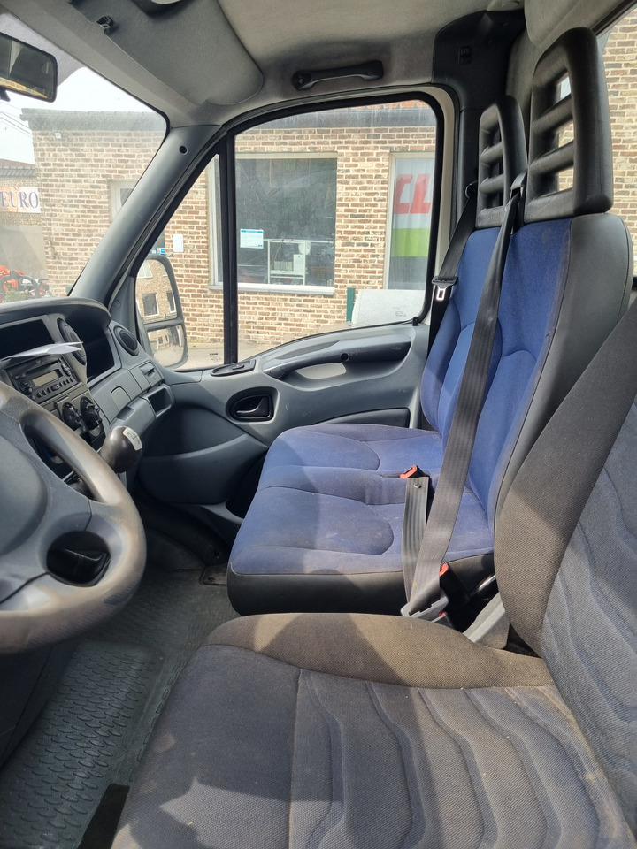 IVECO DAILY 35C18 - Cabeza tractora: foto 5 IVECO DAILY 35C18 - Cabeza tractora: foto 5