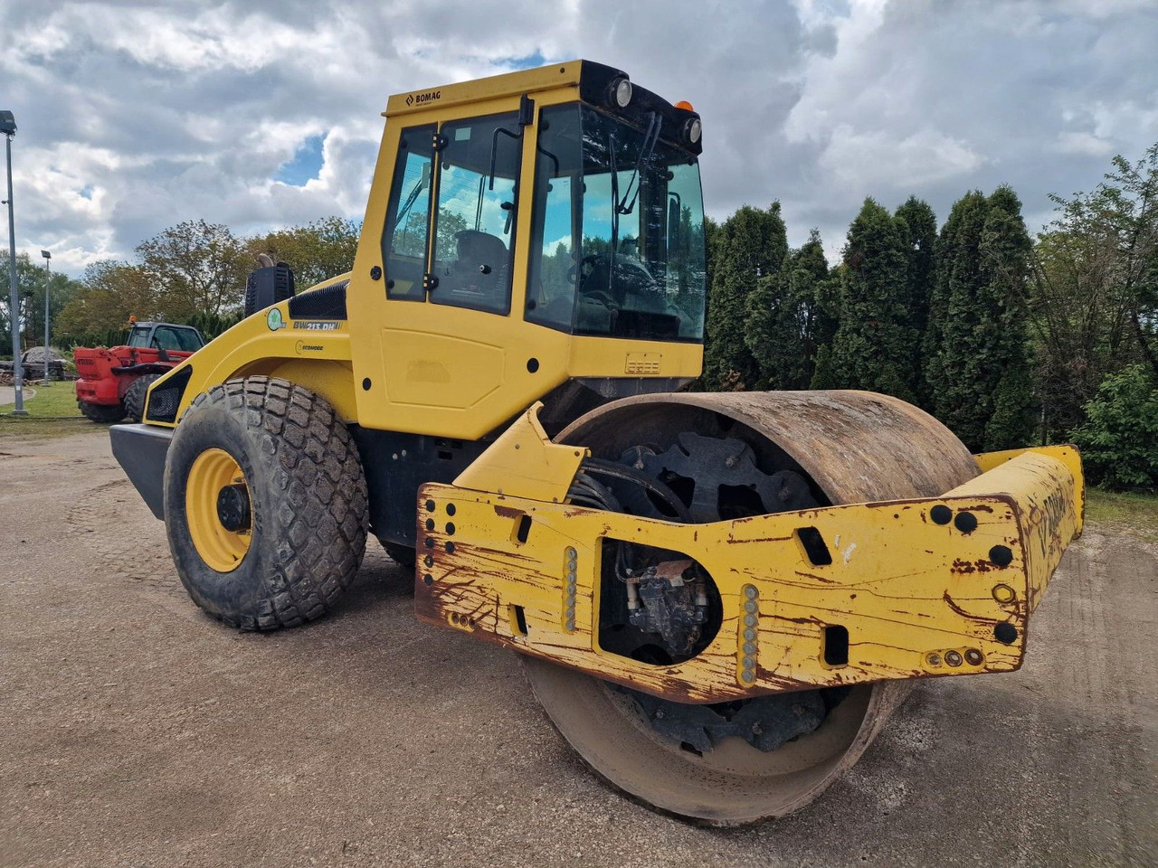BOMAG Bw 213 DH-4 - Compactador: foto 2 BOMAG Bw 213 DH-4 - Compactador: foto 2
