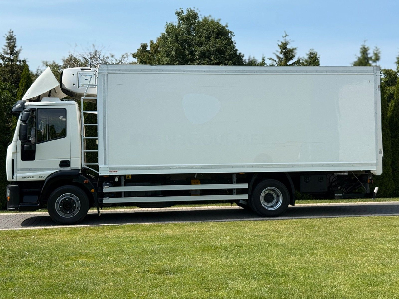 Iveco EUROCARGO 12T E22 CARRIER SUPRA 850 MT - Camión frigorífico: foto 4 Iveco EUROCARGO 12T E22 CARRIER SUPRA 850 MT - Camión frigorífico: foto 4