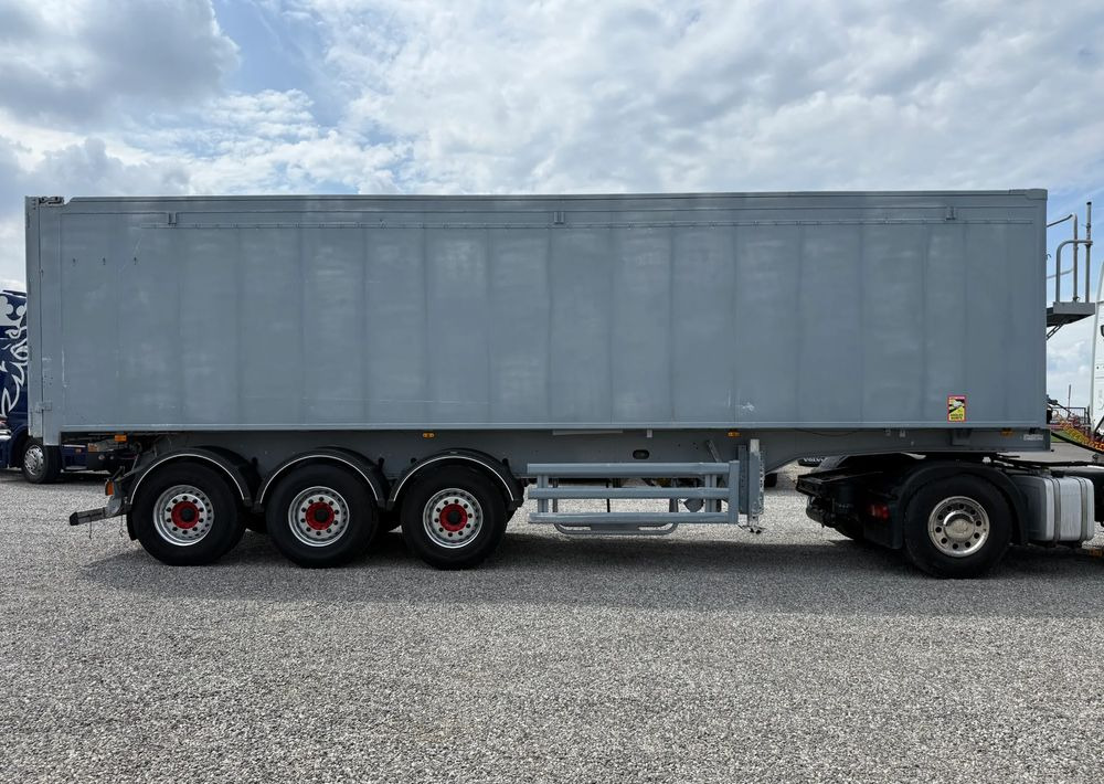 Stas 51 m3 OSIE MERCEDES PODNOSZONA OŚ - Semirremolque volquete: foto 4 Stas 51 m3 OSIE MERCEDES PODNOSZONA OŚ - Semirremolque volquete: foto 4