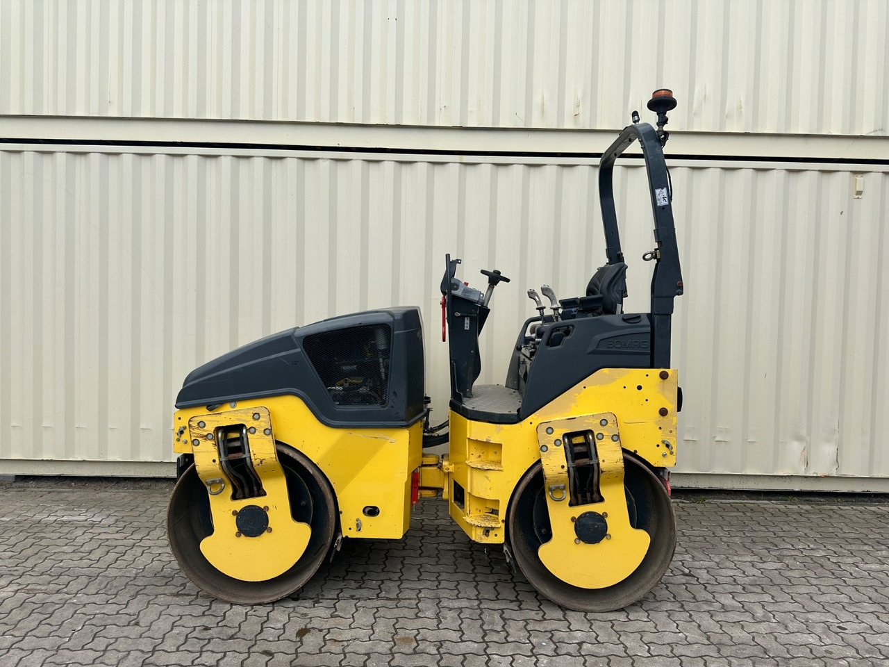 BOMAG BW135AD-5 / 2016 BJ / 1.203 H / 3.9 Tonnen - Apisonadora de asfalto: foto 2 BOMAG BW135AD-5 / 2016 BJ / 1.203 H / 3.9 Tonnen - Apisonadora de asfalto: foto 2
