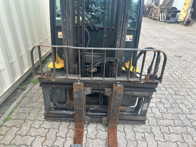 Carretilla elevadora eléctrica Yale ERP30VL / Seitenschieber + Zinkenverstellung: foto 9 Carretilla elevadora eléctrica Yale ERP30VL / Seitenschieber + Zinkenverstellung: foto 9