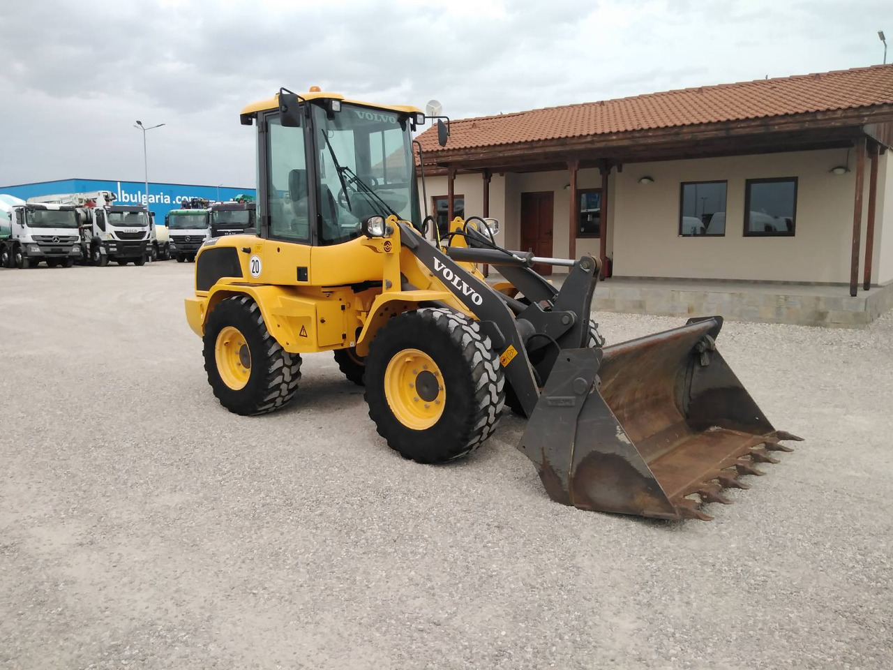 VOLVO L30G - Cargadora de ruedas: foto 1 VOLVO L30G - Cargadora de ruedas: foto 1