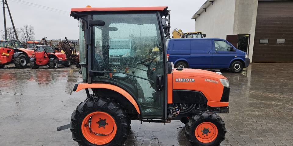 Ciągnik Kubota B2650 4x4 klima 26 KM hydrostat - Tractor: foto 5 Ciągnik Kubota B2650 4x4 klima 26 KM hydrostat - Tractor: foto 5
