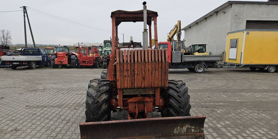 Koparka łańcuchowa Ditch Witch 7610 - Excavadora de ruedas: foto 3 Koparka łańcuchowa Ditch Witch 7610 - Excavadora de ruedas: foto 3