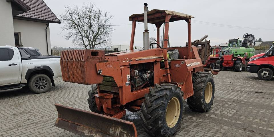 Koparka łańcuchowa Ditch Witch 7610 - Excavadora de ruedas: foto 2 Koparka łańcuchowa Ditch Witch 7610 - Excavadora de ruedas: foto 2