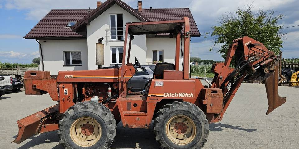 Pługoukładacz wibropług Ditch Witch 8020 układanie kabli światłowód - Maquinaria de construcción: foto 1 Pługoukładacz wibropług Ditch Witch 8020 układanie kabli światłowód - Maquinaria de construcción: foto 1