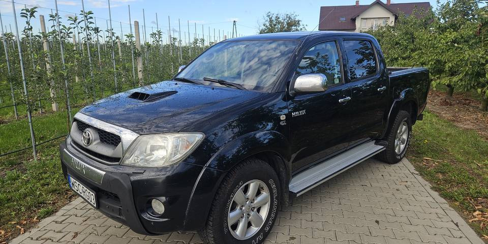 Toyota Hilux 3.0 SR5 automat 4x4 - Coche: foto 1 Toyota Hilux 3.0 SR5 automat 4x4 - Coche: foto 1