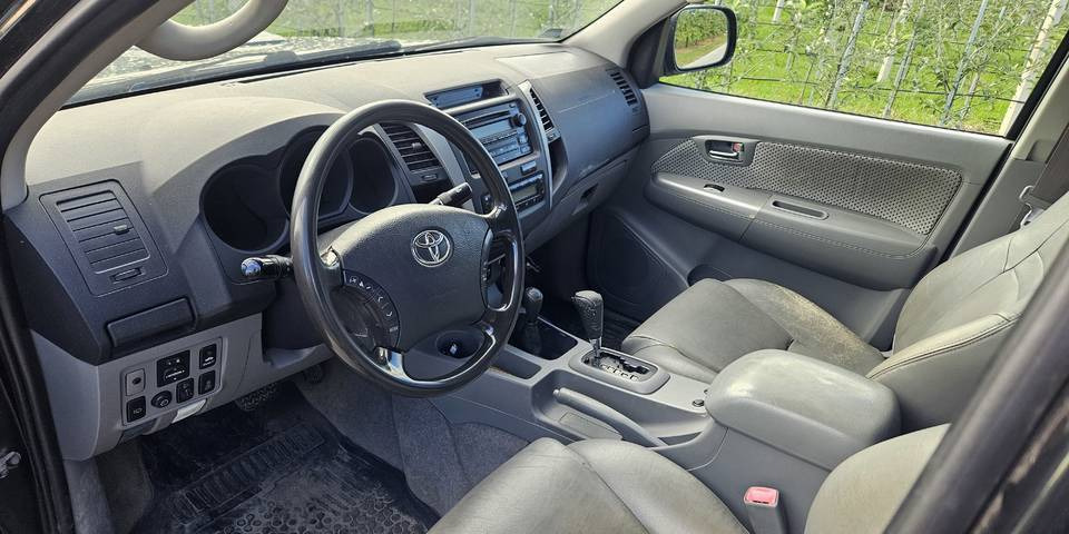 Pick-up Toyota Hilux 3.0 SR5 automat 4x4: foto 9 Pick-up Toyota Hilux 3.0 SR5 automat 4x4: foto 9