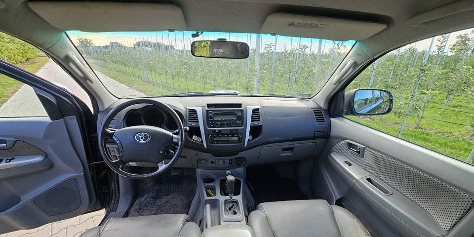 Pick-up Toyota Hilux 3.0 SR5 automat 4x4: foto 11 Pick-up Toyota Hilux 3.0 SR5 automat 4x4: foto 11