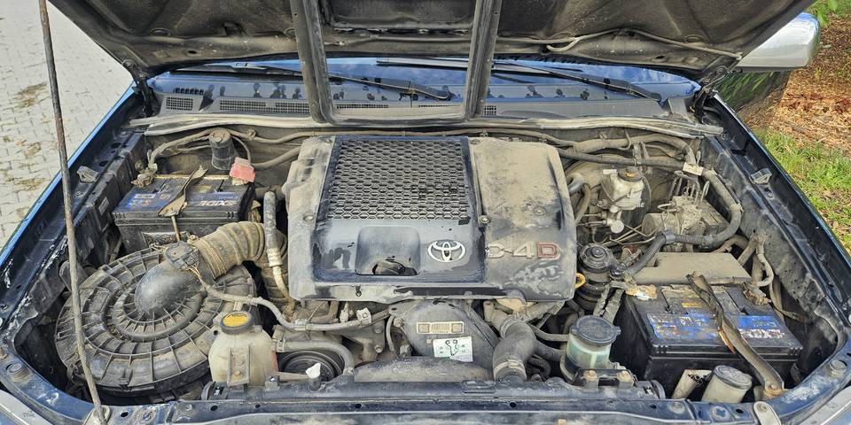 Pick-up Toyota Hilux 3.0 SR5 automat 4x4: foto 12 Pick-up Toyota Hilux 3.0 SR5 automat 4x4: foto 12