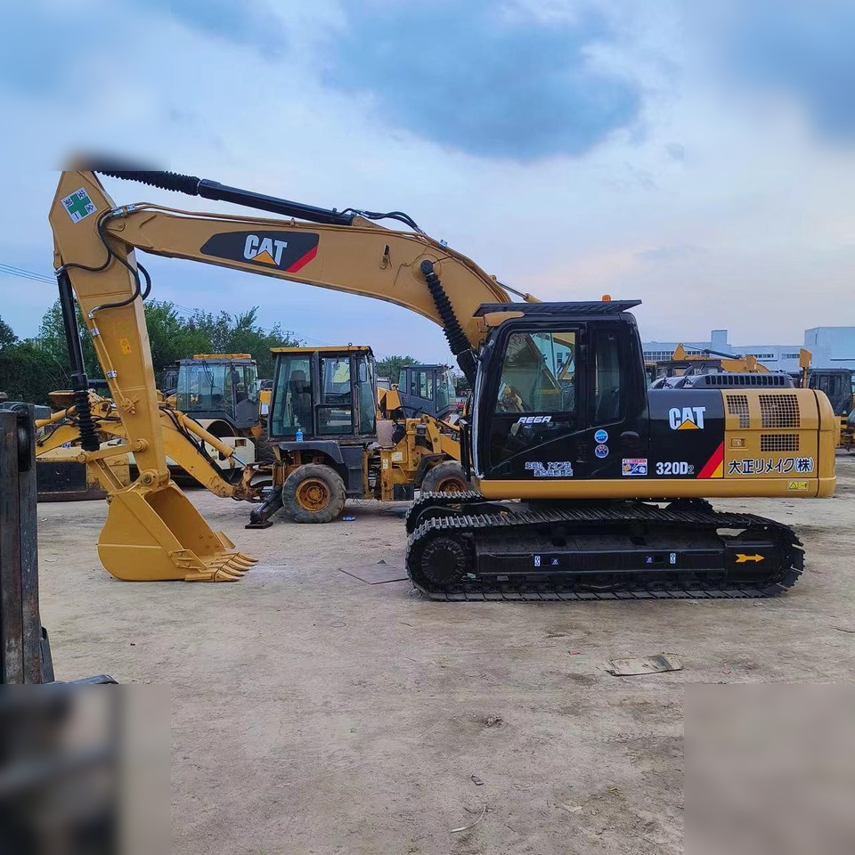 CATERPILLAR 320D2 - Excavadora de cadenas: foto 1 CATERPILLAR 320D2 - Excavadora de cadenas: foto 1