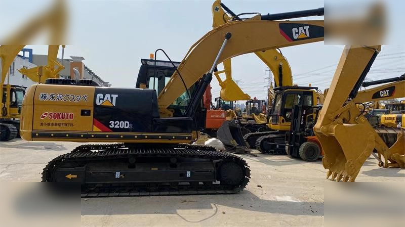 CATERPILLAR 320D2 - Excavadora de cadenas: foto 1 CATERPILLAR 320D2 - Excavadora de cadenas: foto 1