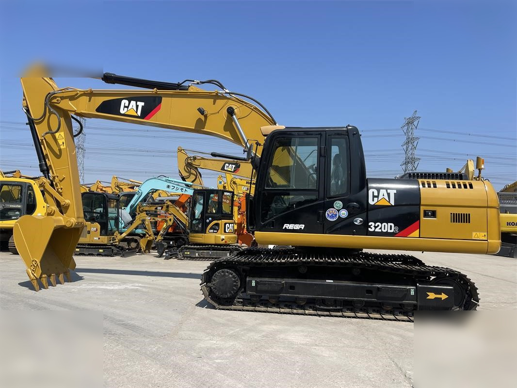 CATERPILLAR 320D2 - Excavadora de cadenas: foto 1 CATERPILLAR 320D2 - Excavadora de cadenas: foto 1
