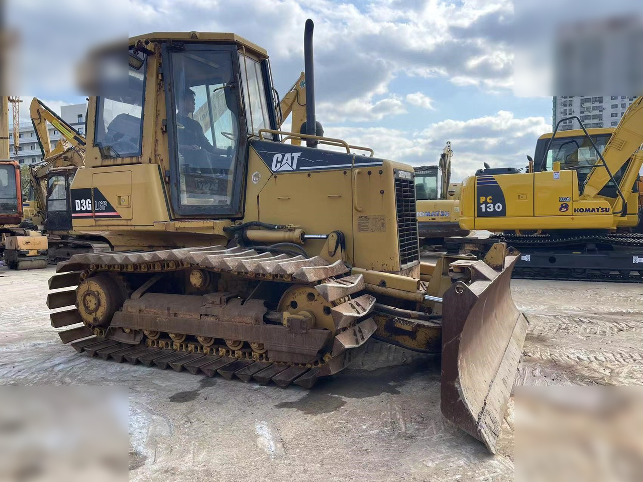 CATERPILLAR D3G - Bulldozer: foto 2 CATERPILLAR D3G - Bulldozer: foto 2