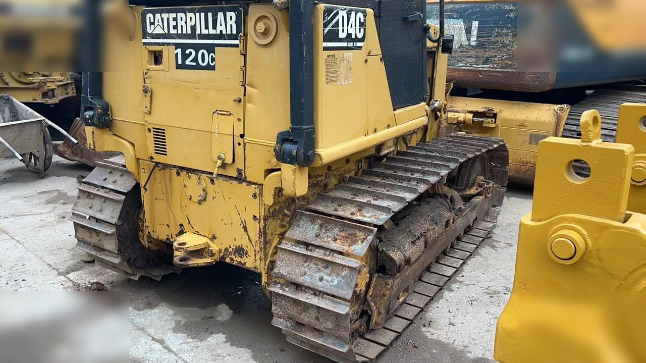 CATERPILLAR D4C - Bulldozer: foto 3 CATERPILLAR D4C - Bulldozer: foto 3