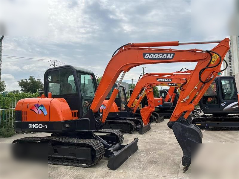 DOOSAN DH60-7 - Excavadora de cadenas: foto 2 DOOSAN DH60-7 - Excavadora de cadenas: foto 2