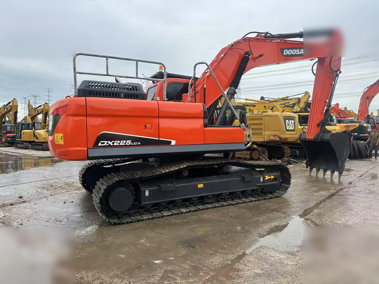 DOOSAN DX225 LCA - Excavadora de cadenas: foto 1 DOOSAN DX225 LCA - Excavadora de cadenas: foto 1