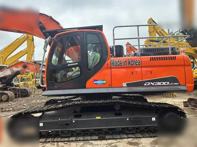DOOSAN DX300 LC-9C - Excavadora de cadenas: foto 2 DOOSAN DX300 LC-9C - Excavadora de cadenas: foto 2
