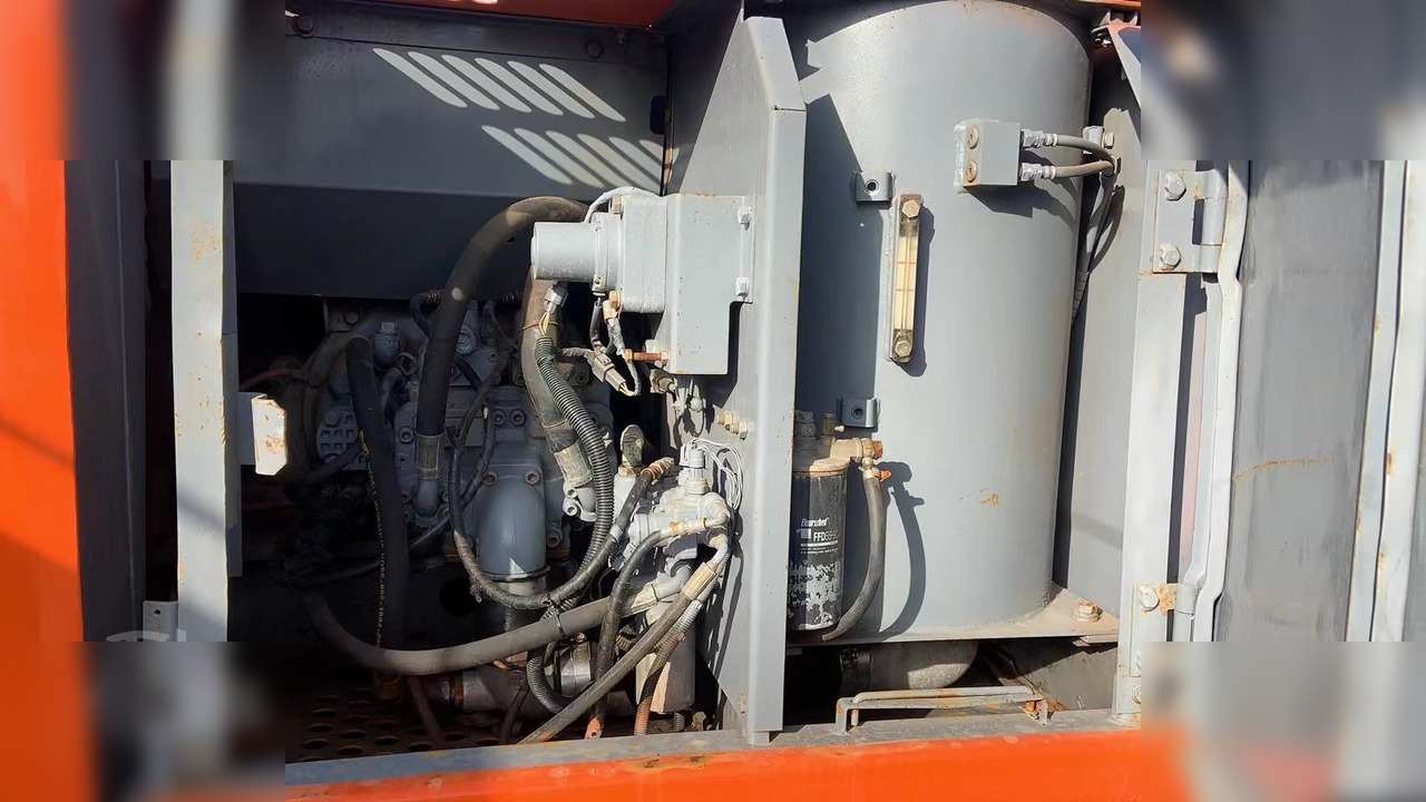 HITACHI EX120-5 - Excavadora de cadenas: foto 4 HITACHI EX120-5 - Excavadora de cadenas: foto 4