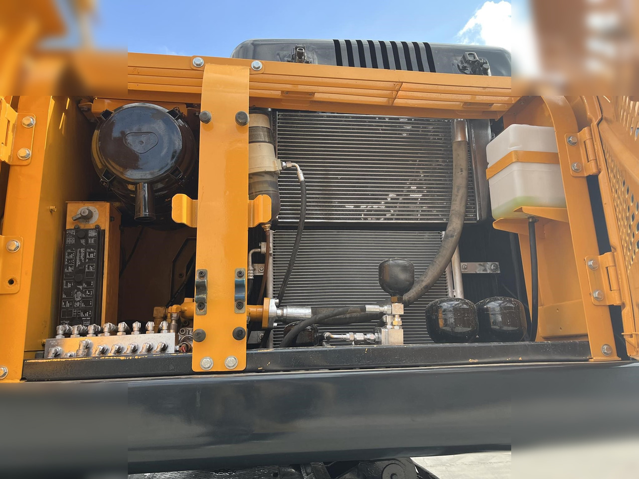 HYUNDAI ROBEX 210W-9 - Excavadora de ruedas: foto 5 HYUNDAI ROBEX 210W-9 - Excavadora de ruedas: foto 5