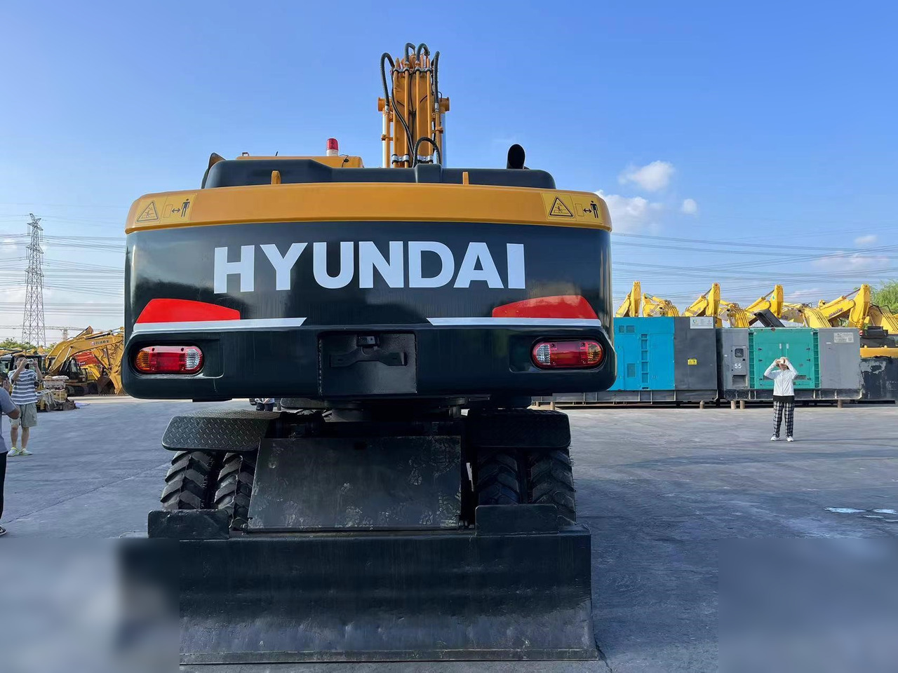 HYUNDAI ROBEX 210W-9 - Excavadora de ruedas: foto 4 HYUNDAI ROBEX 210W-9 - Excavadora de ruedas: foto 4