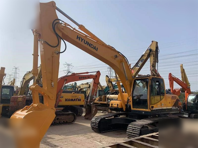 HYUNDAI ROBEX 220 LC-9S - Excavadora de cadenas: foto 2 HYUNDAI ROBEX 220 LC-9S - Excavadora de cadenas: foto 2