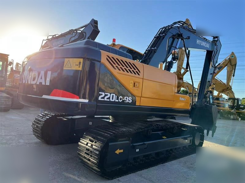 HYUNDAI ROBEX 220 LC-9S - Excavadora de cadenas: foto 3 HYUNDAI ROBEX 220 LC-9S - Excavadora de cadenas: foto 3
