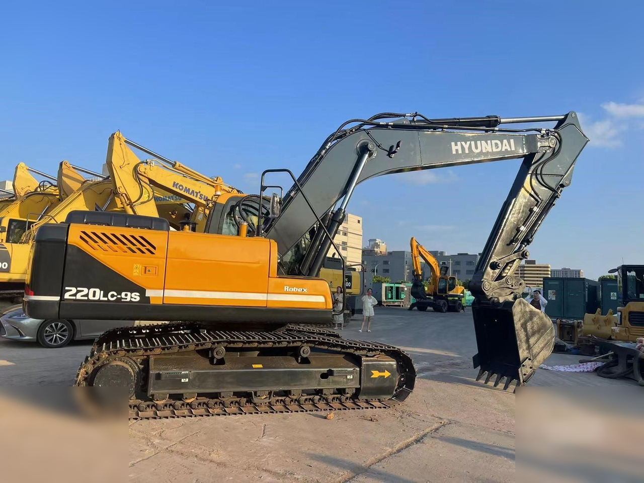 HYUNDAI ROBEX 220 LC-9S - Excavadora de cadenas: foto 2 HYUNDAI ROBEX 220 LC-9S - Excavadora de cadenas: foto 2
