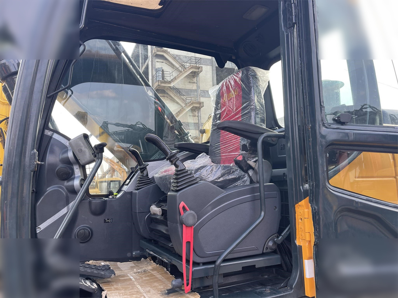 HYUNDAI ROBEX 220 LC-9S - Excavadora de cadenas: foto 5 HYUNDAI ROBEX 220 LC-9S - Excavadora de cadenas: foto 5