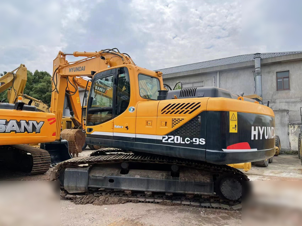 HYUNDAI ROBEX 220 LC-9S - Excavadora de cadenas: foto 1 HYUNDAI ROBEX 220 LC-9S - Excavadora de cadenas: foto 1