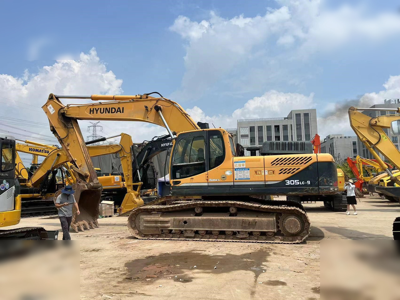 HYUNDAI ROBEX 305 LC-9T - Excavadora de cadenas: foto 1 HYUNDAI ROBEX 305 LC-9T - Excavadora de cadenas: foto 1