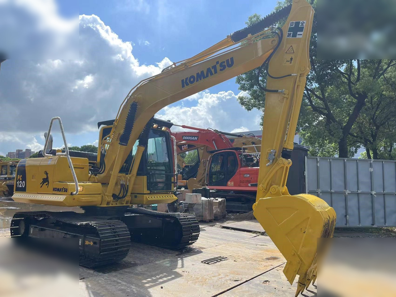 KOMATSU PC120-8 - Excavadora de cadenas: foto 2 KOMATSU PC120-8 - Excavadora de cadenas: foto 2