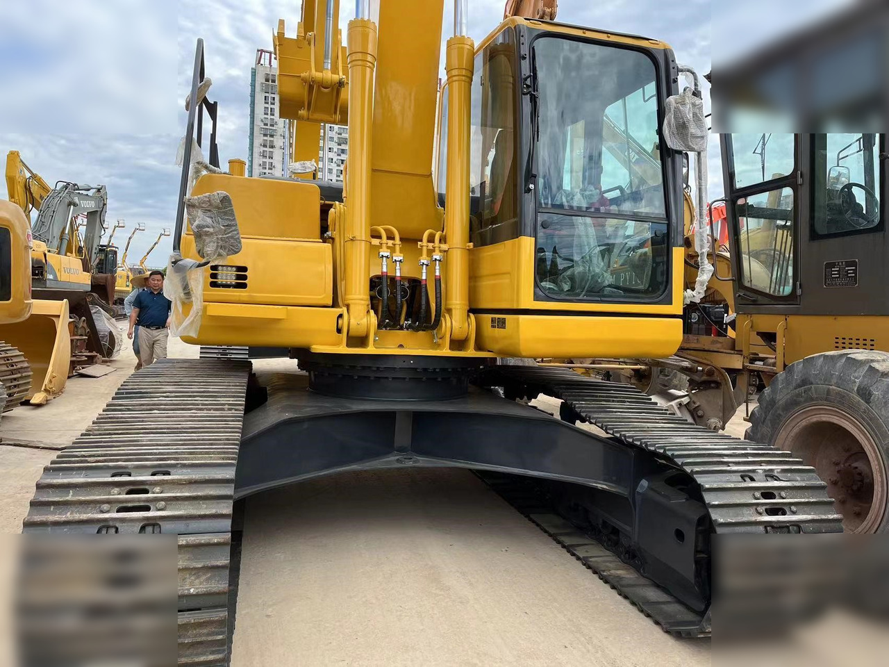 KOMATSU PC210 LC-8 - Excavadora de cadenas: foto 2 KOMATSU PC210 LC-8 - Excavadora de cadenas: foto 2