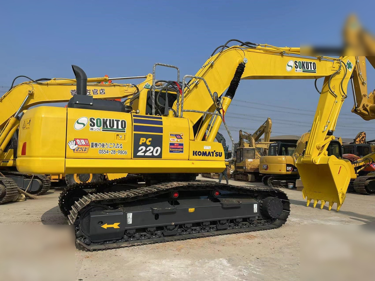 KOMATSU PC220-8 - Excavadora de cadenas: foto 1 KOMATSU PC220-8 - Excavadora de cadenas: foto 1