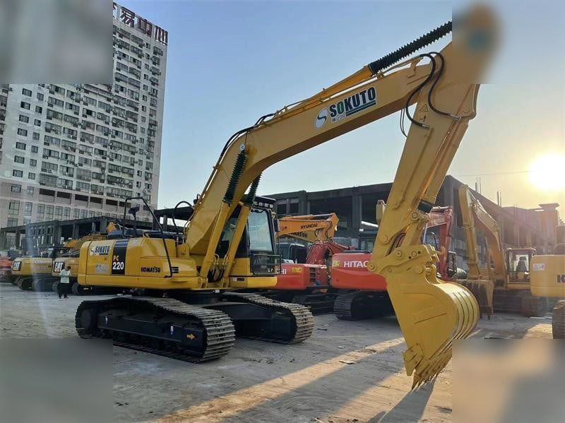 KOMATSU PC220-8 - Excavadora de cadenas: foto 3 KOMATSU PC220-8 - Excavadora de cadenas: foto 3