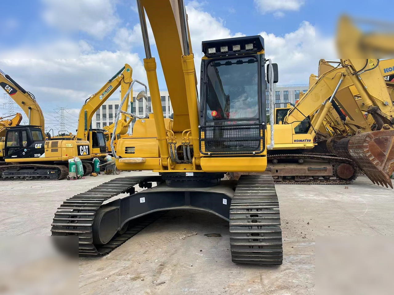 Excavadora de cadenas KOMATSU PC220-8: foto 7