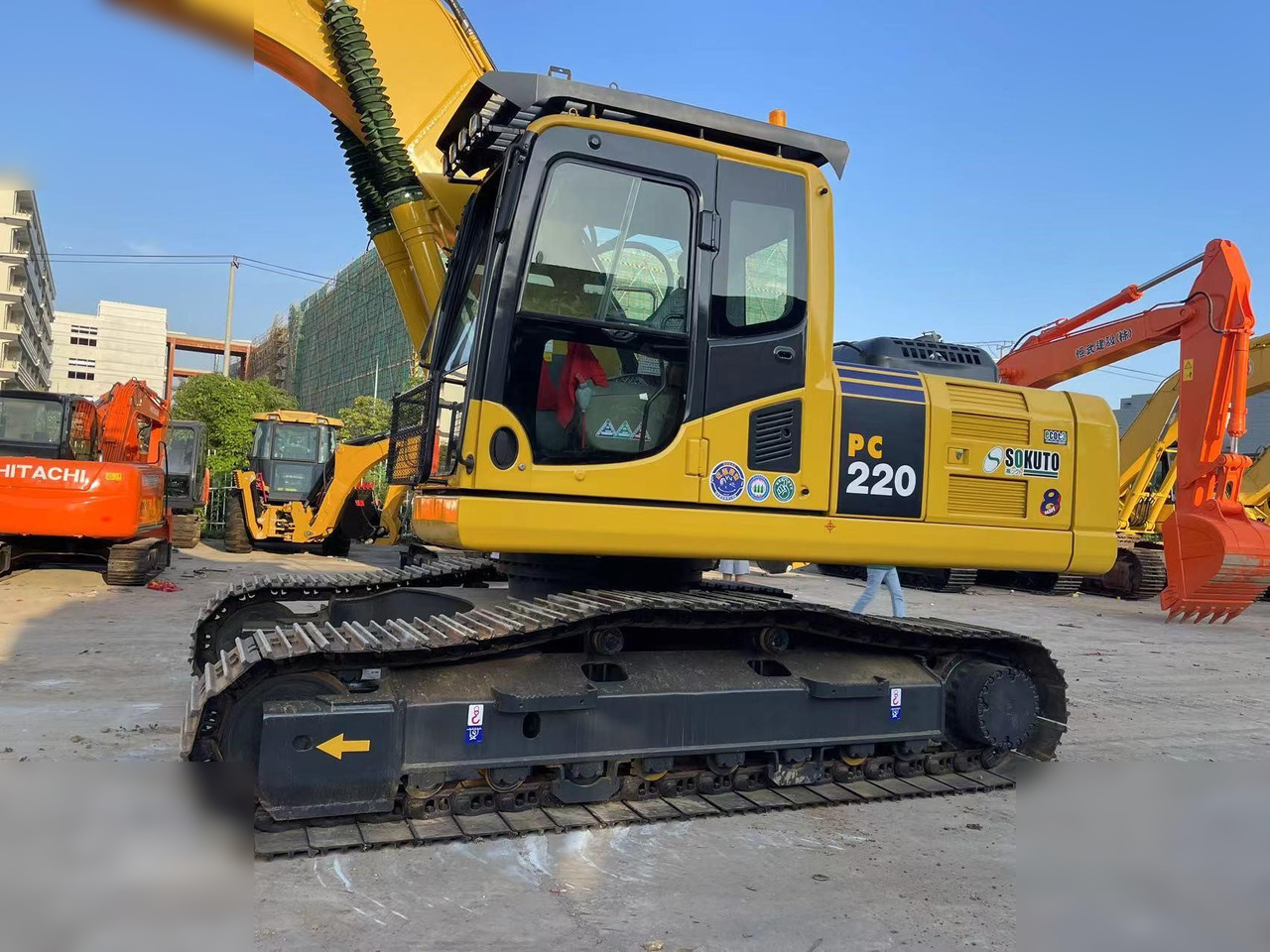 KOMATSU PC220-8 - Excavadora de cadenas: foto 5 KOMATSU PC220-8 - Excavadora de cadenas: foto 5