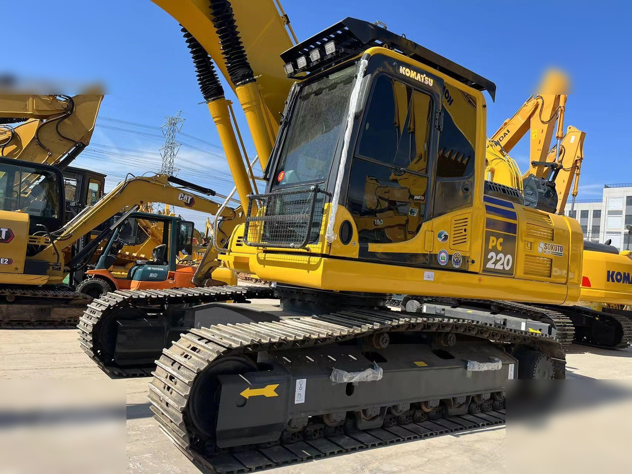 KOMATSU PC220-8 - Excavadora de cadenas: foto 3 KOMATSU PC220-8 - Excavadora de cadenas: foto 3