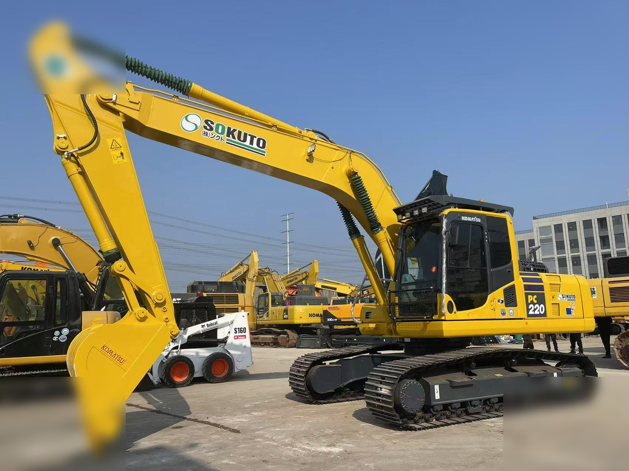 KOMATSU PC220-8 - Excavadora de cadenas: foto 1 KOMATSU PC220-8 - Excavadora de cadenas: foto 1