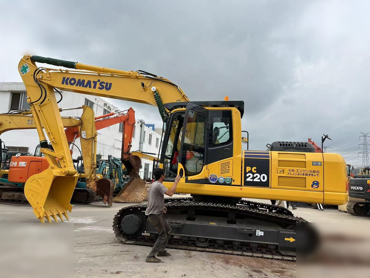 KOMATSU PC220-8 - Excavadora de cadenas: foto 2 KOMATSU PC220-8 - Excavadora de cadenas: foto 2