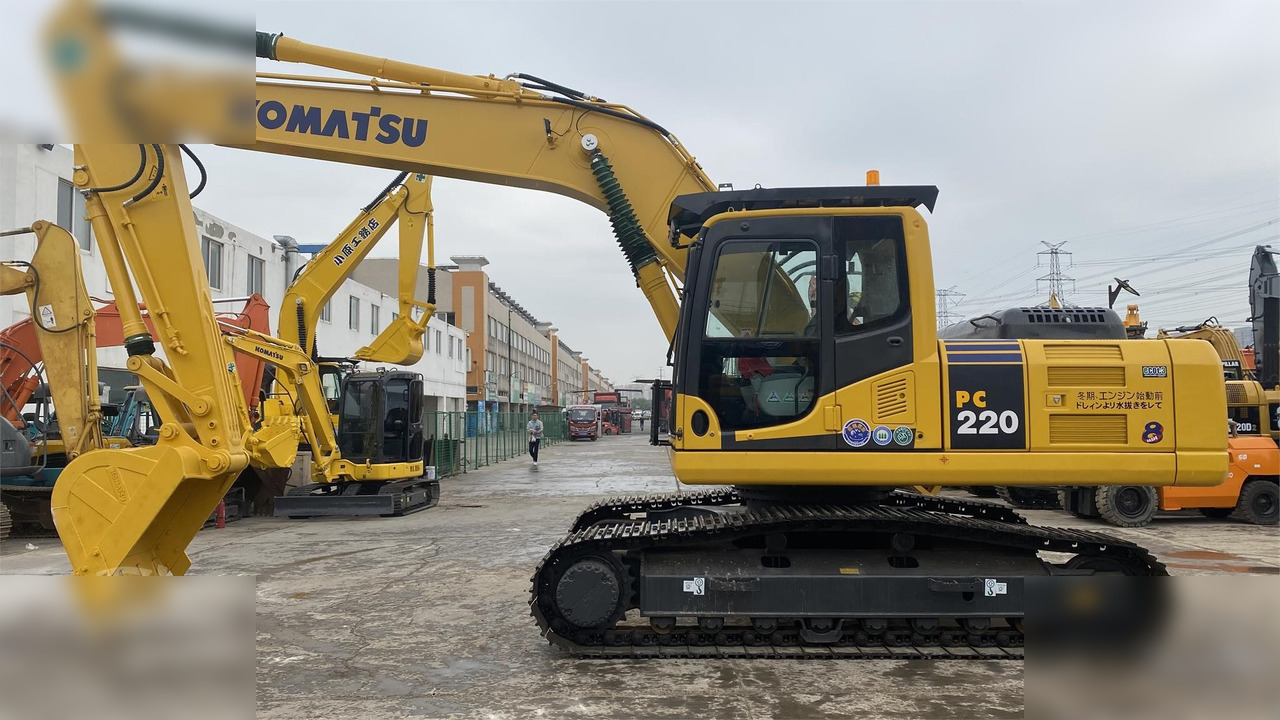 KOMATSU PC220-8 - Excavadora de cadenas: foto 1 KOMATSU PC220-8 - Excavadora de cadenas: foto 1