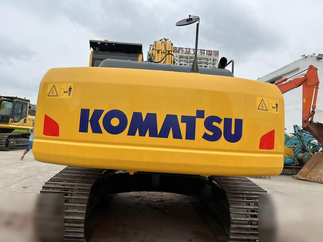 KOMATSU PC220-8 - Excavadora de cadenas: foto 4 KOMATSU PC220-8 - Excavadora de cadenas: foto 4