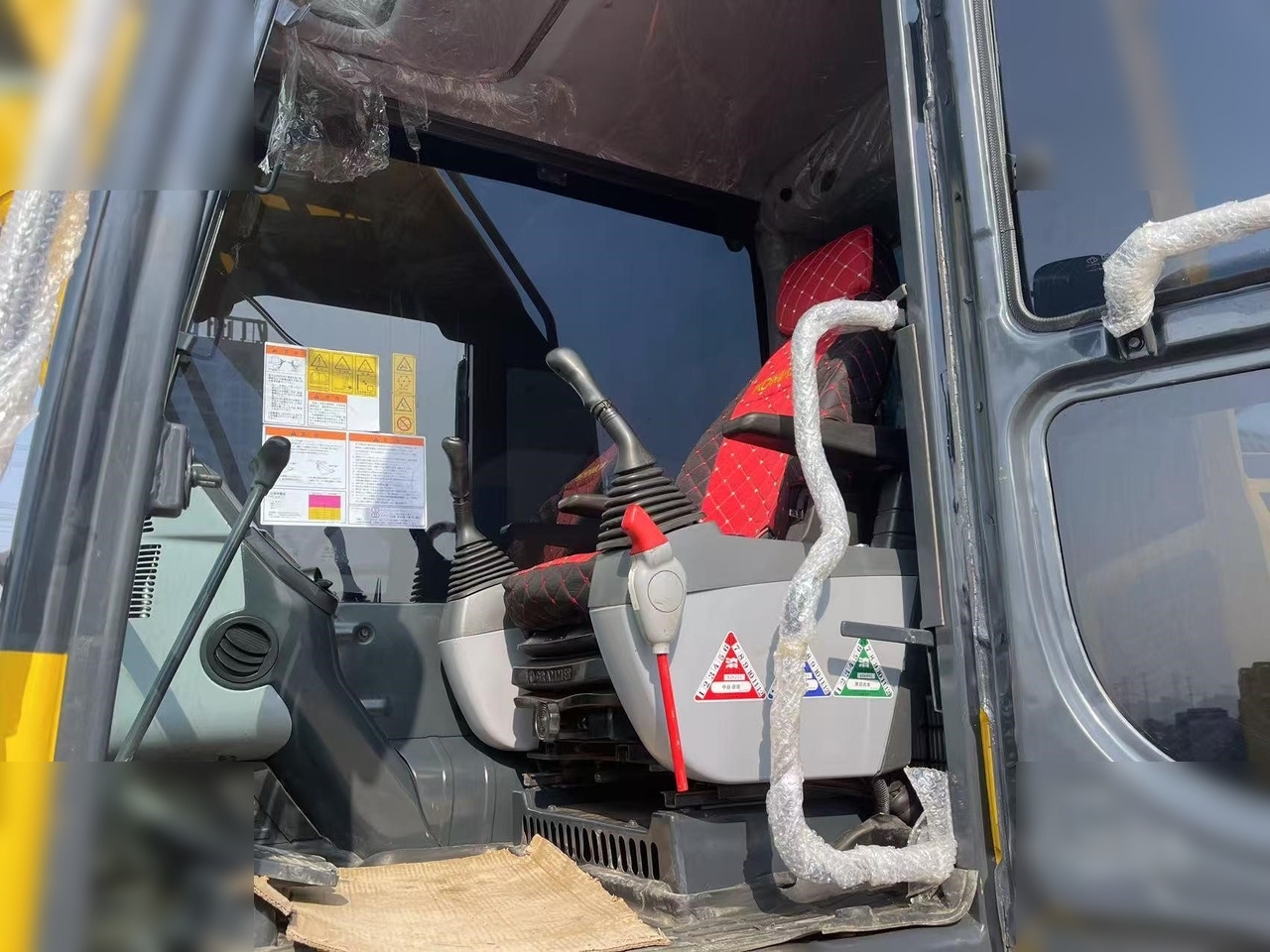 KOMATSU PC220-8 - Excavadora de cadenas: foto 5 KOMATSU PC220-8 - Excavadora de cadenas: foto 5