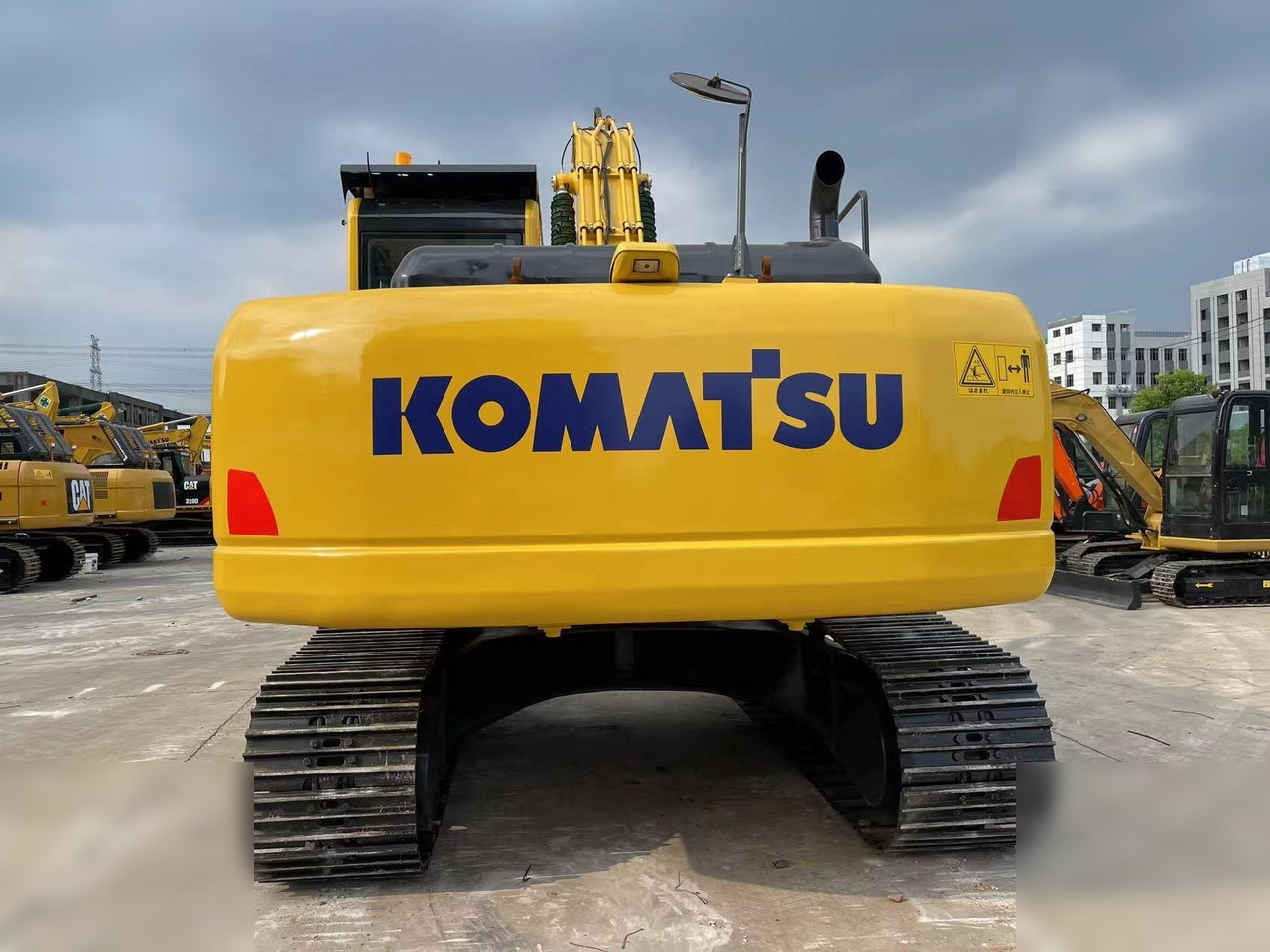 KOMATSU PC220-8 - Excavadora de cadenas: foto 2 KOMATSU PC220-8 - Excavadora de cadenas: foto 2