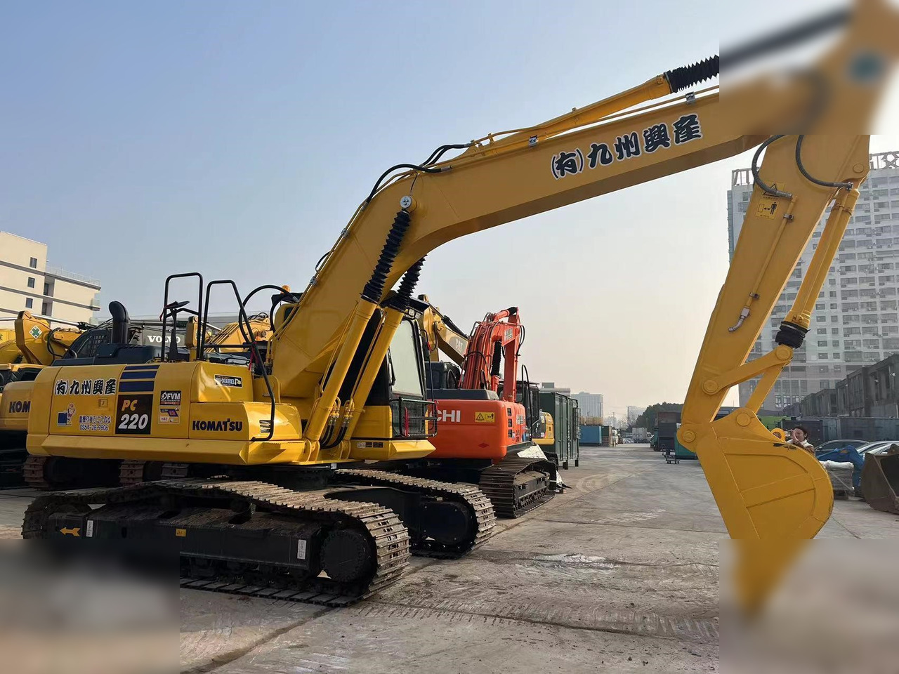 KOMATSU PC220-8M0 - Excavadora de cadenas: foto 5 KOMATSU PC220-8M0 - Excavadora de cadenas: foto 5